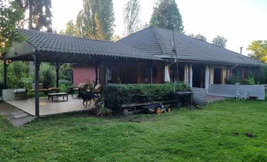 Casa En Venta De 3 Dorm. 2 Baños En Linares