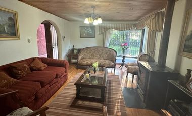 Casa En Venta De 3 Dorm. 2 Baños En Linares