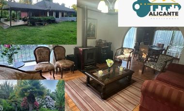 Casa En Venta De 3 Dorm. 2 Baños En Linares