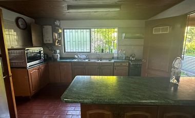 Casa En Venta De 3 Dorm. 2 Baños En Linares