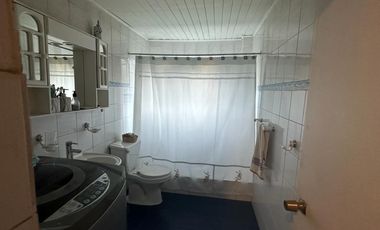 Casa En Venta De 3 Dorm. 2 Baños En Linares