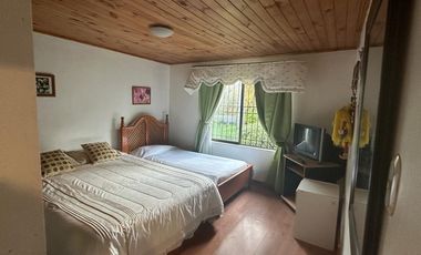 Casa En Venta De 3 Dorm. 2 Baños En Linares