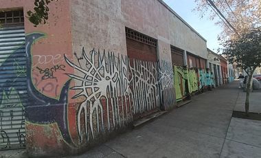 Venta Casa Comercial De 292 M2. Lira, Santiago