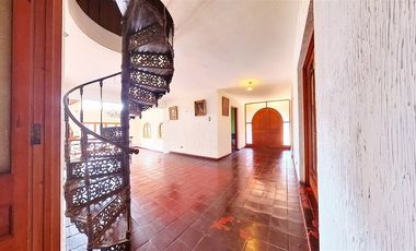 Parcela Con Gran Casa Y Un Hermoso Entorno Natural.