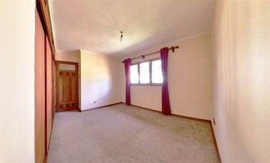 Parcela Con Gran Casa Y Un Hermoso Entorno Natural.