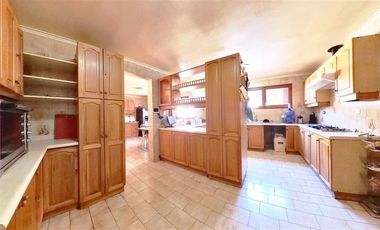 Parcela Con Gran Casa Y Un Hermoso Entorno Natural.