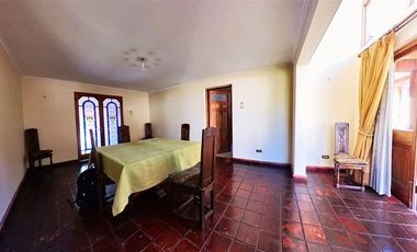 Parcela Con Gran Casa Y Un Hermoso Entorno Natural.