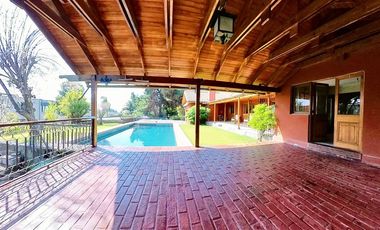 Parcela Con Gran Casa Y Un Hermoso Entorno Natural.