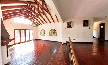 Parcela Con Gran Casa Y Un Hermoso Entorno Natural.