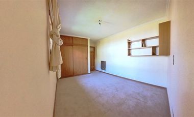 Parcela Con Gran Casa Y Un Hermoso Entorno Natural.