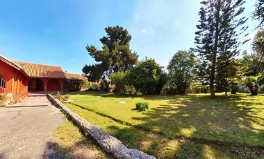 Parcela Con Gran Casa Y Un Hermoso Entorno Natural.