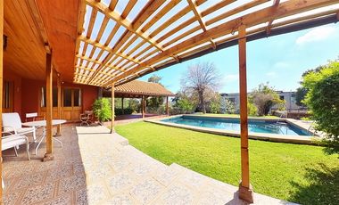 Parcela Con Gran Casa Y Un Hermoso Entorno Natural.