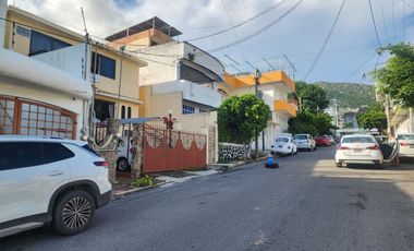 CASA EXCELENTEMENTE UBICADA EN LOMAS MAGALLANES