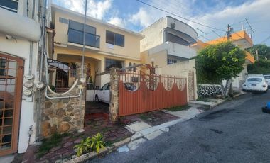 CASA EXCELENTEMENTE UBICADA EN LOMAS MAGALLANES