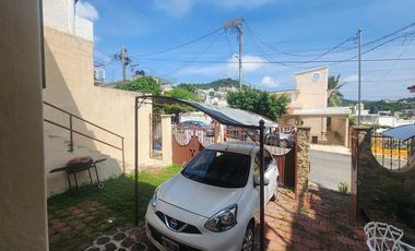 CASA EXCELENTEMENTE UBICADA EN LOMAS MAGALLANES