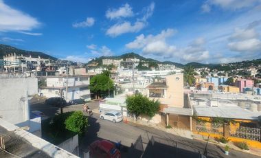 CASA EXCELENTEMENTE UBICADA EN LOMAS MAGALLANES
