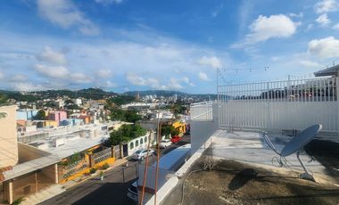 CASA EXCELENTEMENTE UBICADA EN LOMAS MAGALLANES