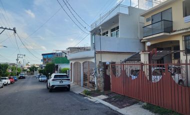 CASA EXCELENTEMENTE UBICADA EN LOMAS MAGALLANES