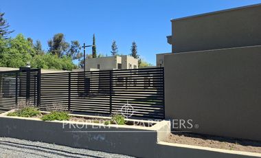 Exclusivas casas nuevas a pasos del colegio Inglés