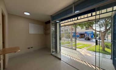 ALQUILO TIENDA COMERCIAL EN CALLE TRAPICHE CON FRESNOS SOL DE LA MOLINA