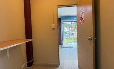 ALQUILO TIENDA COMERCIAL EN CALLE TRAPICHE CON FRESNOS SOL DE LA MOLINA