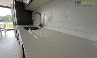Casa en Venta en Amplia y como nueva, condominio cerrado con seguridad 24 hrs