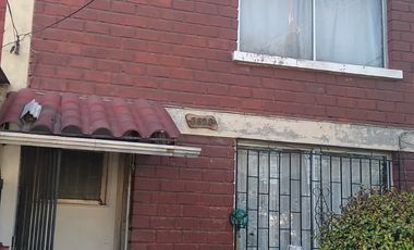 CASA SOLIDA 2 PISOS AMPLIO TERRENO