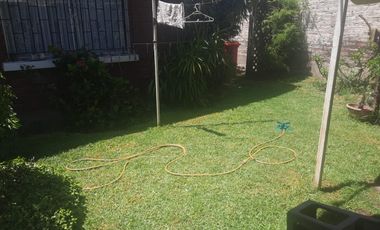 CASA SOLIDA 2 PISOS AMPLIO TERRENO