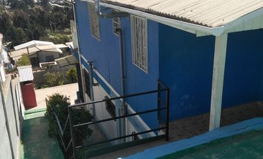 CASA AISLADA ILUMINADA 2 PISOS