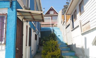 CASA AISLADA ILUMINADA 2 PISOS