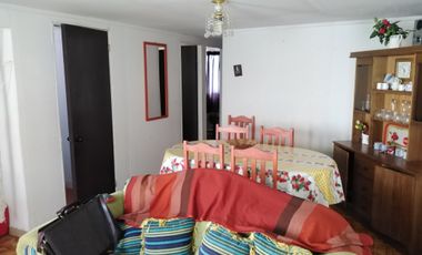 CASA AISLADA ILUMINADA 2 PISOS