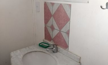 CASA AISLADA ILUMINADA 2 PISOS