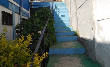 CASA AISLADA ILUMINADA 2 PISOS