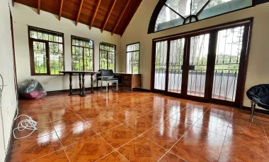 Casa finca con 5 habitaciones en marinilla