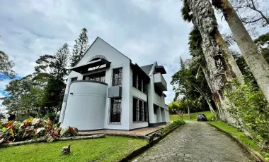 Casa finca con 5 habitaciones en marinilla