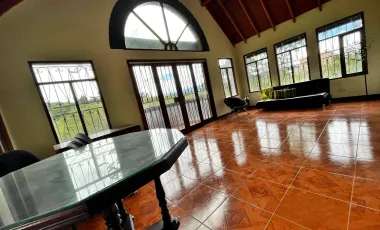 Casa finca con 5 habitaciones en marinilla