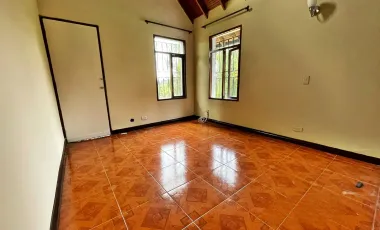 Casa finca con 5 habitaciones en marinilla