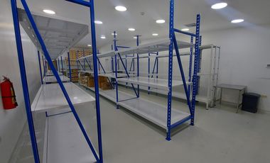 Se alquila ofibodega de tres niveles en Parque California