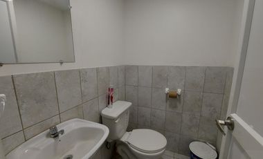 Se alquila ofibodega de tres niveles en Parque California