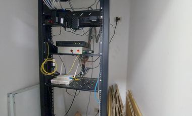 Se alquila ofibodega de tres niveles en Parque California