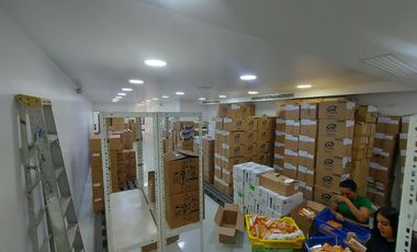 Se alquila ofibodega de tres niveles en Parque California