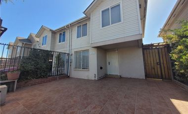 Arriendo Casa de 3d,2b,2estc y patio en Cerrillos