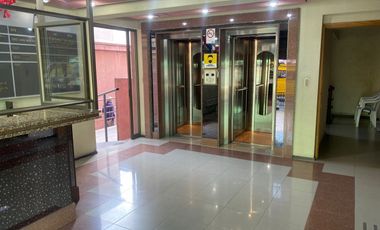 Arriendo de oficina  con 7 box..