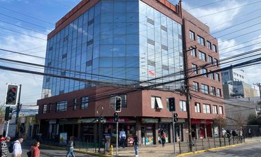 Arriendo de oficina  con 7 box..