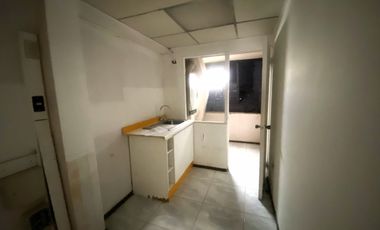 Arriendo de oficina  con 7 box..