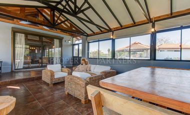 Oportunidad Rebajada Bella casa estilo chilena en tranquilo condominio a las afueras de Santiago