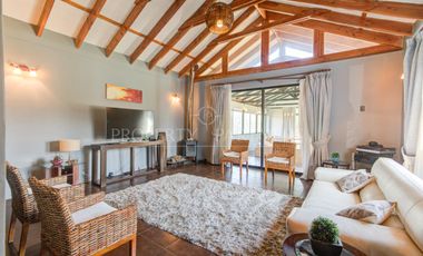 Oportunidad Rebajada Bella casa estilo chilena en tranquilo condominio a las afueras de Santiago