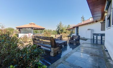 Oportunidad Rebajada Bella casa estilo chilena en tranquilo condominio a las afueras de Santiago