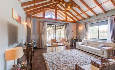 Oportunidad Rebajada Bella casa estilo chilena en tranquilo condominio a las afueras de Santiago