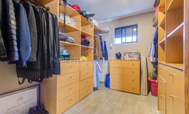 Oportunidad Rebajada Bella casa estilo chilena en tranquilo condominio a las afueras de Santiago